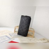 [Фотография реального продукта, снятая на домашнем фоне] Этот мужской вертикальн