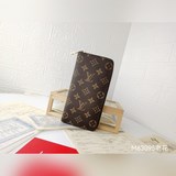 [Фотография реального продукта, снятая на домашнем фоне] Этот мужской вертикальн