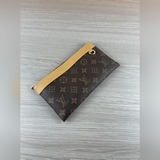 m44323 discovery pochette Маленькая сумка Эта небольшая сумка в стиле диско.