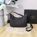 Новые модели женских сумок Hobo из кожи, доступные в 2023 году, уже в продаже. М