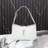 Весна-лето 2023, показ YSL. Новая сумка под мышку. Минималистичный дизайн с лого