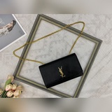 Сумка Saint Laurent с логотипом на передней клапане, ремешком через плечо в виде