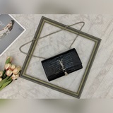 Сумка Saint Laurent с логотипом на передней клапане, ремешком через плечо с заст