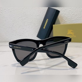 BURBERRY Новая модель BE4348 Размер 54, 22-145 0