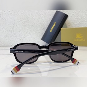 BURBERRY Модель： BB4183 Размер： 51х21-145