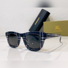 BURBERRY Модель： BE4352 Размер： 49х25-145