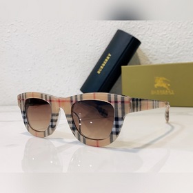 BURBERRY Модель： BE4352 Размер： 49х25-145