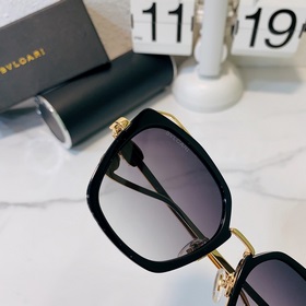BvlgarI Модель： BV 9735 Изысканная змеиная головка, украшенная м