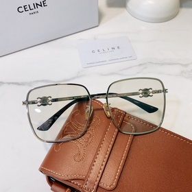 Логотип CELINE, изящно украшающий оправу, придает ей уникальную ф