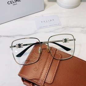 Логотип CELINE, изящно украшающий оправу, придает ей уникальную ф