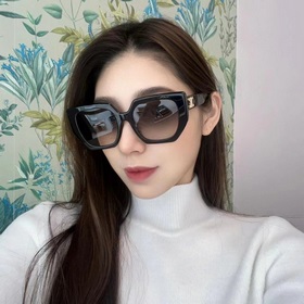 CELINE Модель： CL40239F