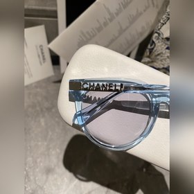 Прозрачный цвет, увлажненный и очень красивый.