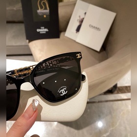 CHANEL, ваш идеальный зеркальный браслет доступен для приобретени