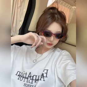 Новые весенние хиты от Chanel Первое появление CH7980 53 отверст