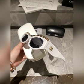 Солнцезащитные очки Chanel 9112. Создают стильный образ.
