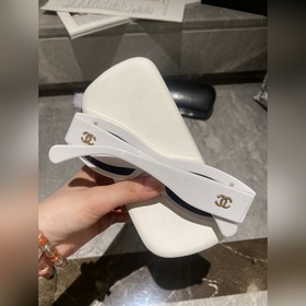 Солнцезащитные очки Chanel 9112. Создают стильный образ.