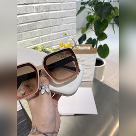 Девичьи розовые оттенки в этом году Очки Chanel Ch5698
