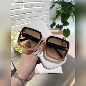 Девичьи розовые оттенки в этом году Очки Chanel Ch5698