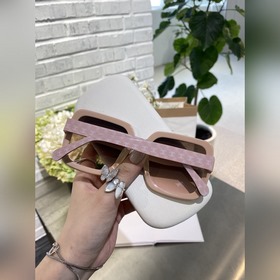 Девичьи розовые оттенки в этом году Очки Chanel Ch5698