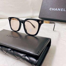 CHANEL представляет новую модель очков.  Очень подходит для свет