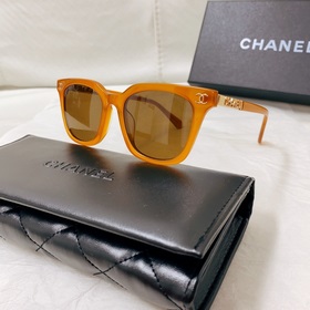 CHANEL представляет новую модель очков.  Очень подходит для свет