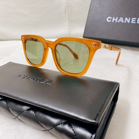 CHANEL представляет новую модель очков.  Очень подходит для свет