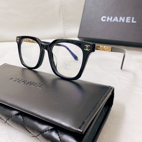 CHANEL представляет новую модель очков.  Очень подходит для свет