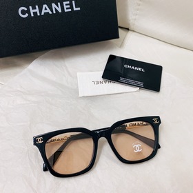 CHANEL представляет новую модель очков.  Очень подходит для свет