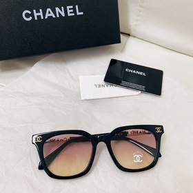 CHANEL представляет новую модель очков.  Очень подходит для свет