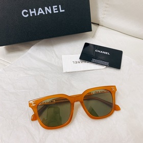 CHANEL представляет новую модель очков.  Очень подходит для свет