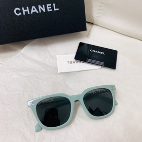 CHANEL представляет новую модель очков.  Очень подходит для свет