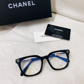 CHANEL представляет новую модель очков.  Очень подходит для свет