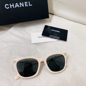 CHANEL представляет новую модель очков.  Очень подходит для свет