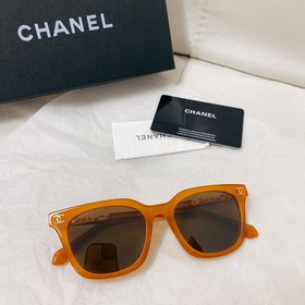 CHANEL представляет новую модель очков.  Очень подходит для свет