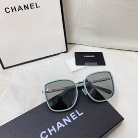 Солнцезащитные очки CHANEL с классическими дужками в стиле «мален