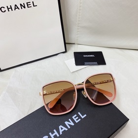 Солнцезащитные очки CHANEL с классическими дужками в стиле «мален