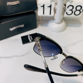 CHROME HEARTS Модель： BONENNOISSEUR II Размер： 53-19-150