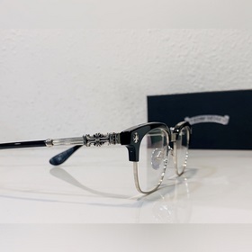 2 CHROME HEARTS Модель： BONENNOISSEUR II Размер： 53-19-150