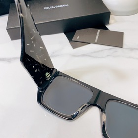 DOLCE & GABBANA* Модель： DG2715 Размер： 56, 18-145