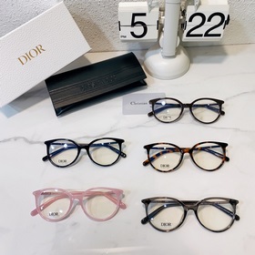 dior Модель： MiniCD B1I Размеры： 53 x 16 x 140