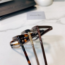 dior Модель： MiniCD B1I Размер： 53 x 16 x 140