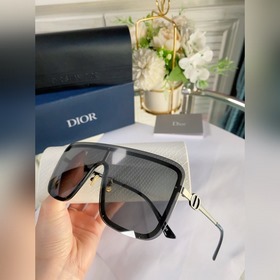 Модель, представленная блогером на TikTok Dior Sunshine S1U Стил