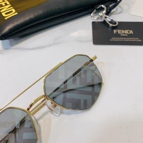 FENDI Модель： FE40062U Размер： 58/16-140