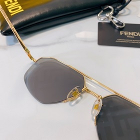 FENDI Модель： FE40062U Размер： 58/16-140