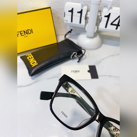 Универсальные квадратные оправы Fendi 2023 Новая модель FE50025I