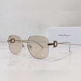 Salvatore Ferragamo Модель： SF243SR Размер： 58/18-142