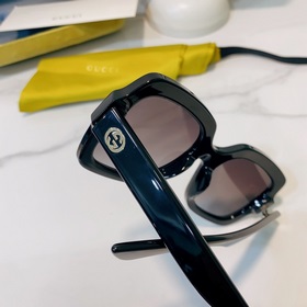 gucci Модель： GG1337S Размер： 54х22-145