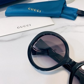 Gucci Модель： GG1256S Размер： 56 x 23 x 145