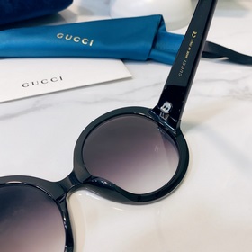 Gucci Модель： GG1256S Размер： 56 x 23 x 145