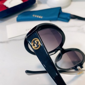 Gucci Модель： GG1256S Размер： 56 x 23 x 145